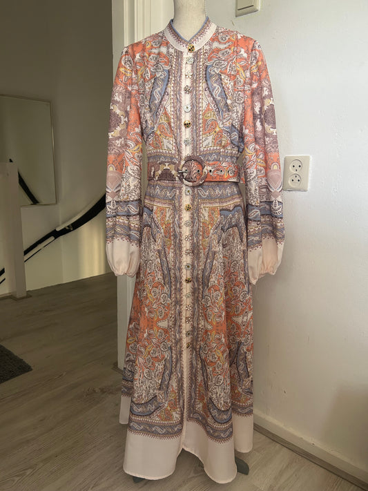 Vintage Boho Maxi Jurk met Sierknopen & Ceintuur – Paisley Print