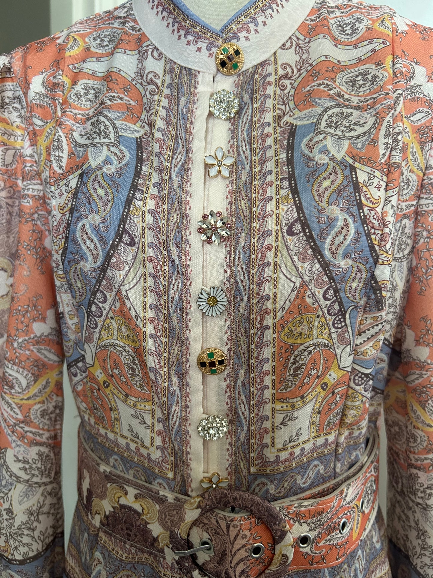 Vintage Boho Maxi Jurk met Sierknopen & Ceintuur – Paisley Print